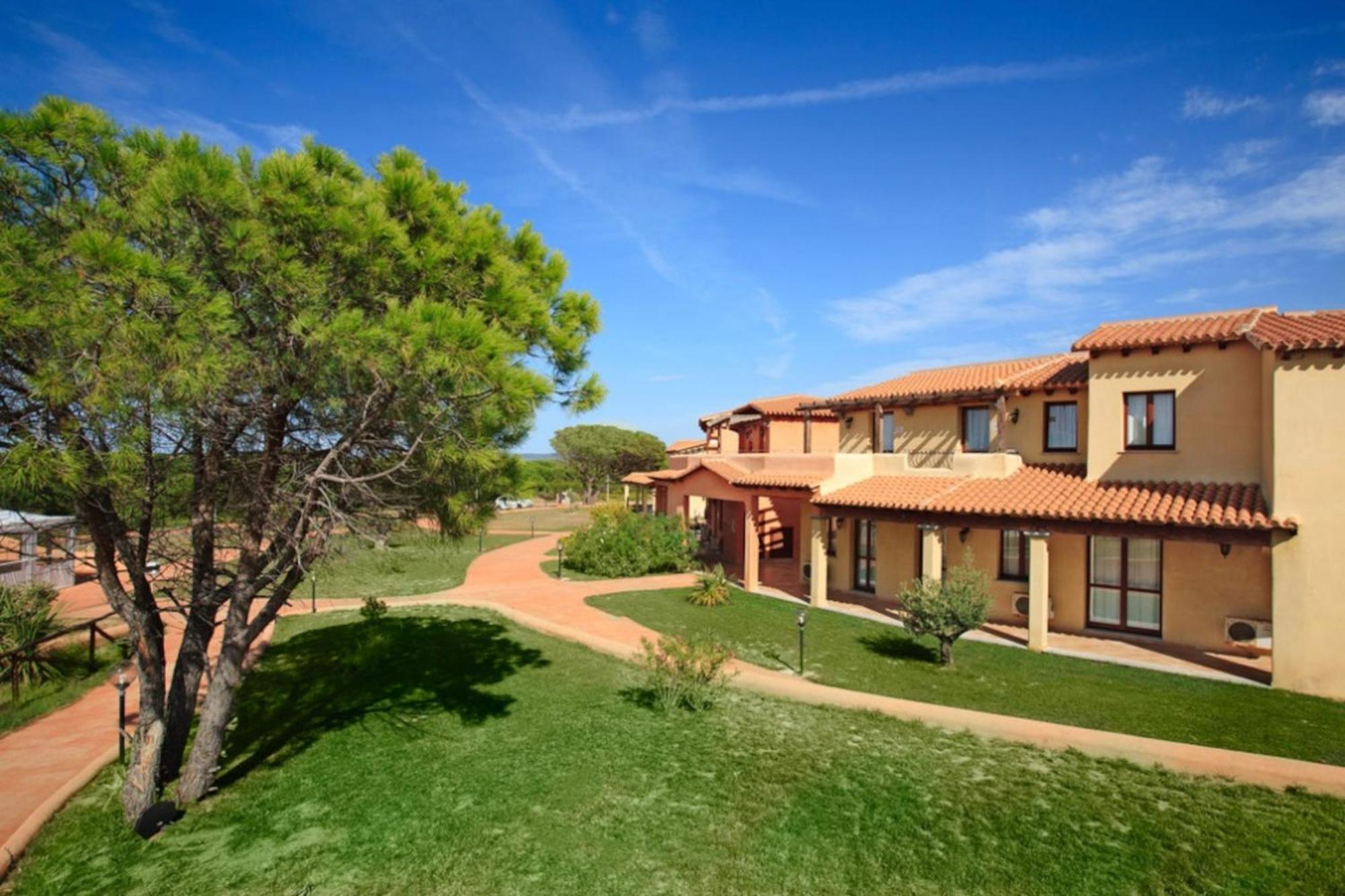 Residence Pierre & Vacances Vignola Mare Exterior foto